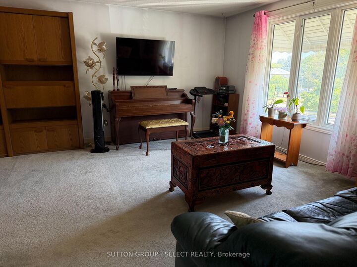 Property Photo: 935 Lawson Road ON N6G 4X4