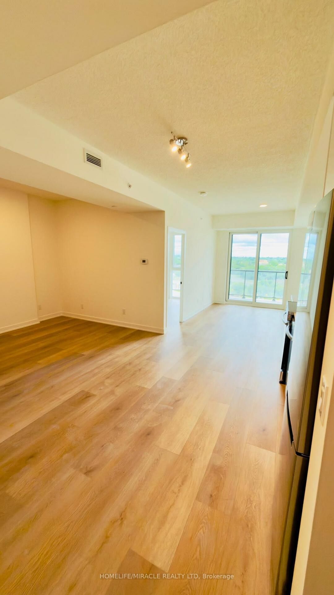 Property Photo:  33 Erie Avenue 1205  ON N3S 2E7 
