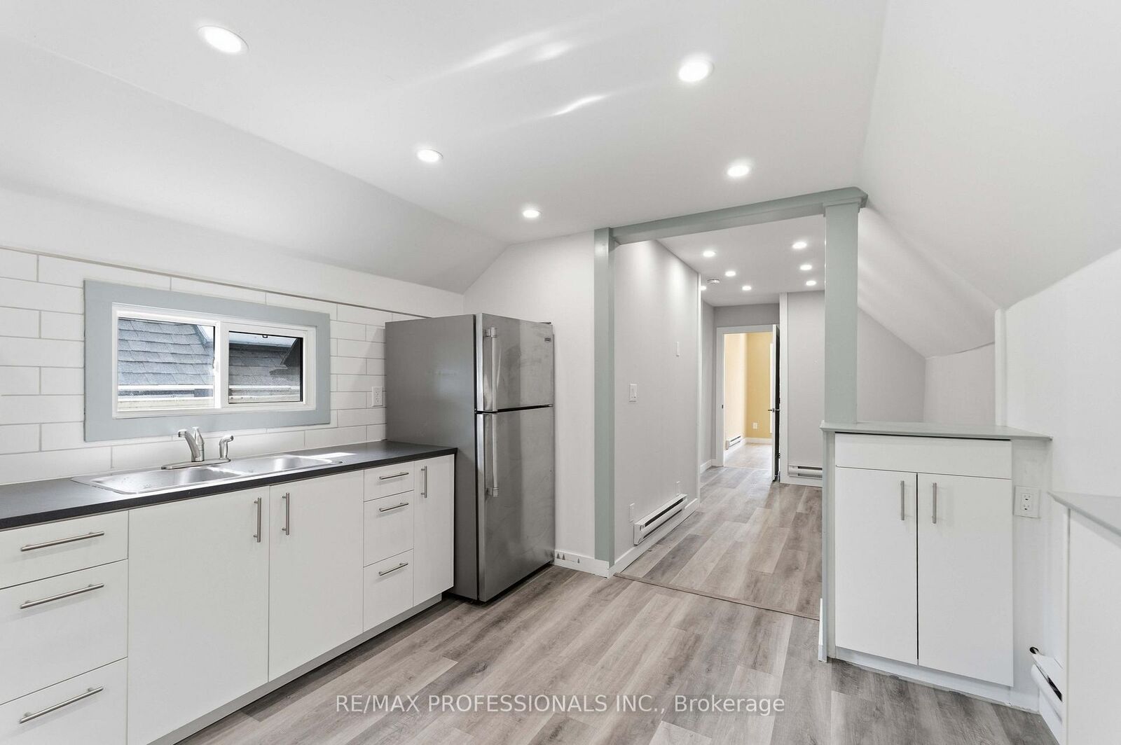 Property Photo:  759 Barton Street E # Upper  ON L8L 3A9 
