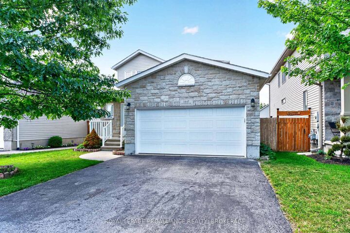 Property Photo: 1447 Hanover Drive ON K7P 0B5