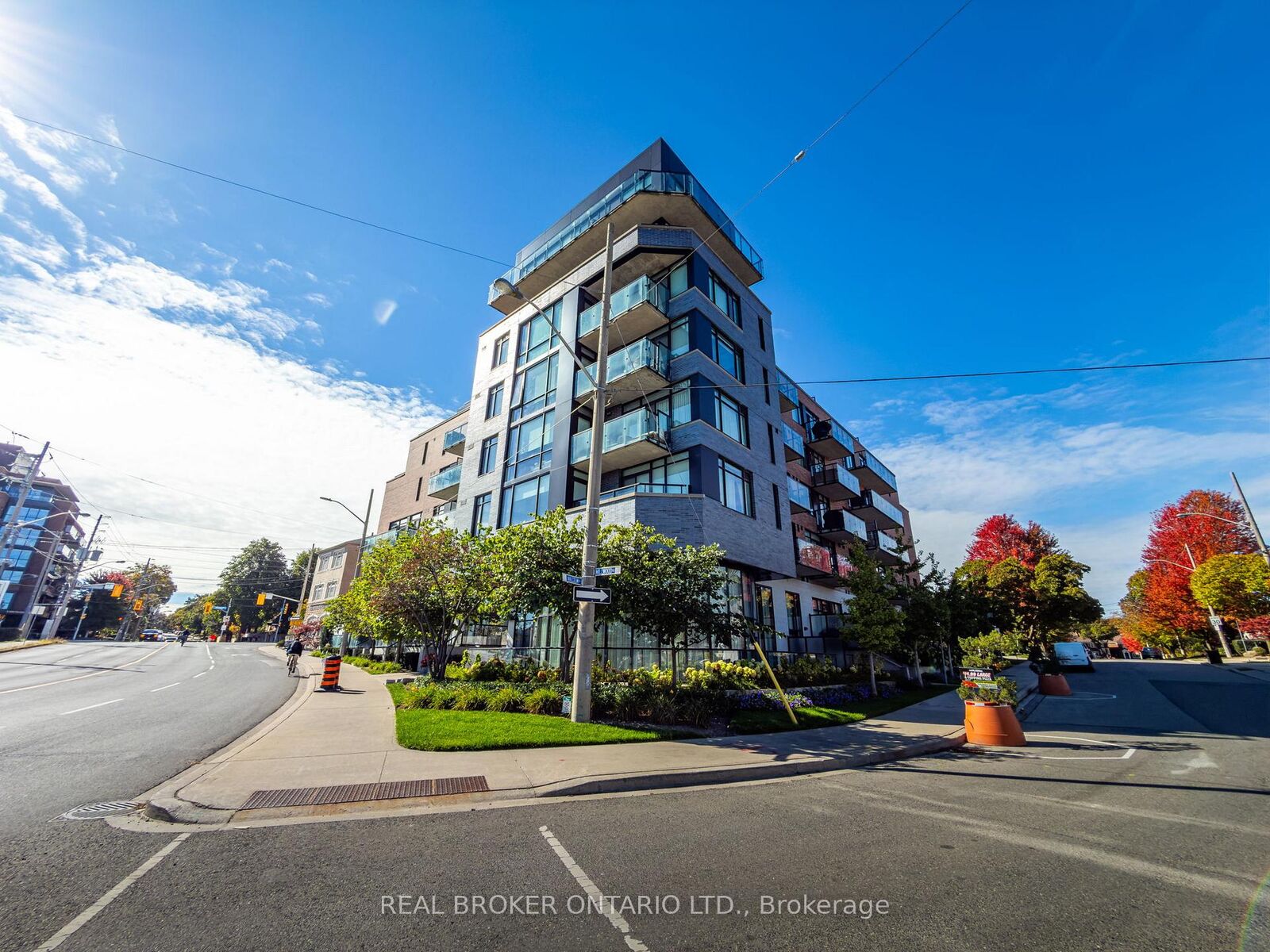 Property Photo:  25 Malcolm Road 606  ON M4G 0C1 