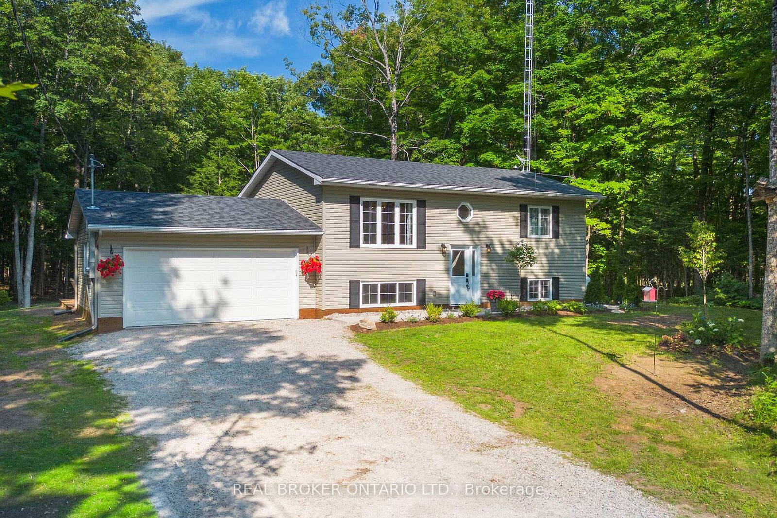 Property Photo:  804 Darling Road  ON K0A 1P0 