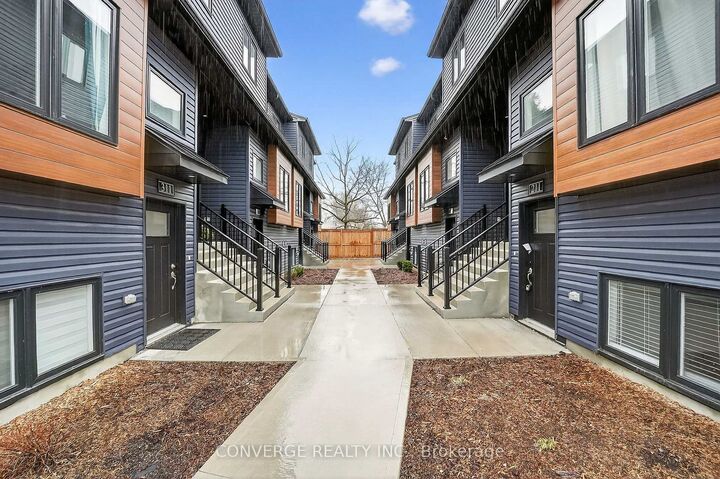 Property Photo: 781 Clare Avenue 22 ON L3C 0K1