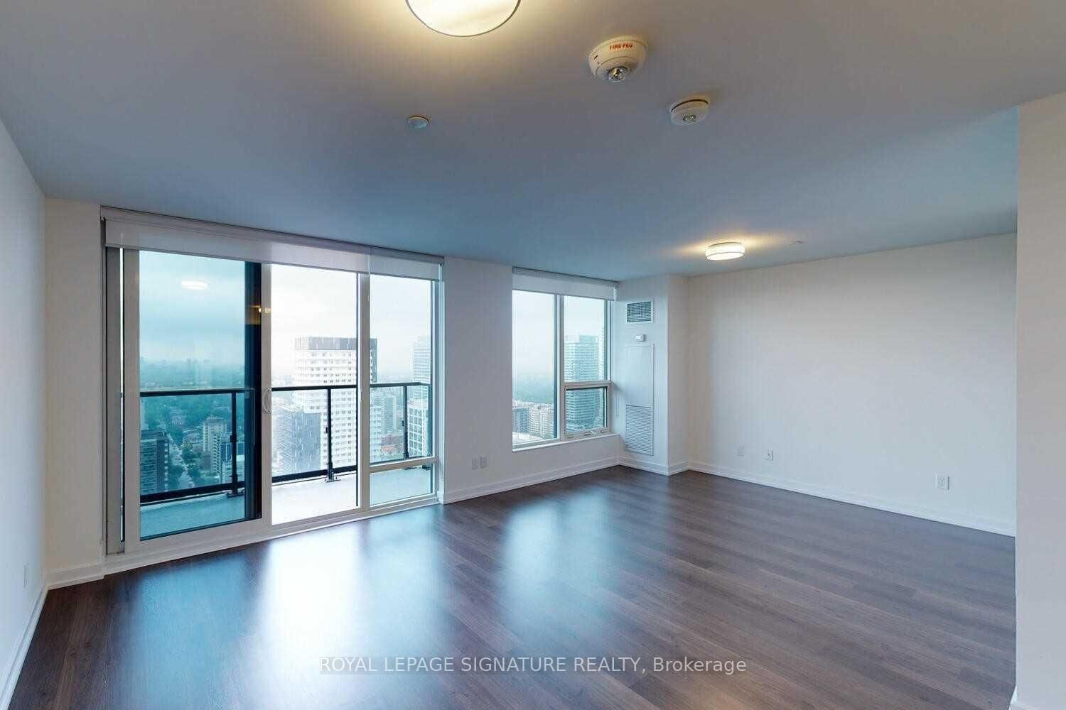 Property Photo:  18 Erskine Avenue 3401  ON M4P 0C9 
