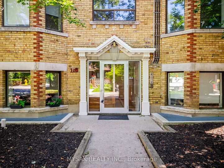 Property Photo: 427 Crawford Street ON M6G 3J7