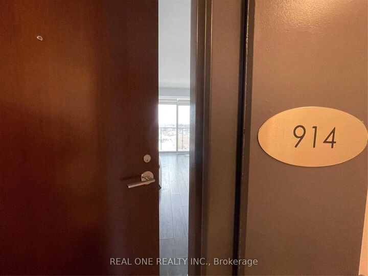 Property Photo:  120 Varna Drive 914  ON M6A 0B3 