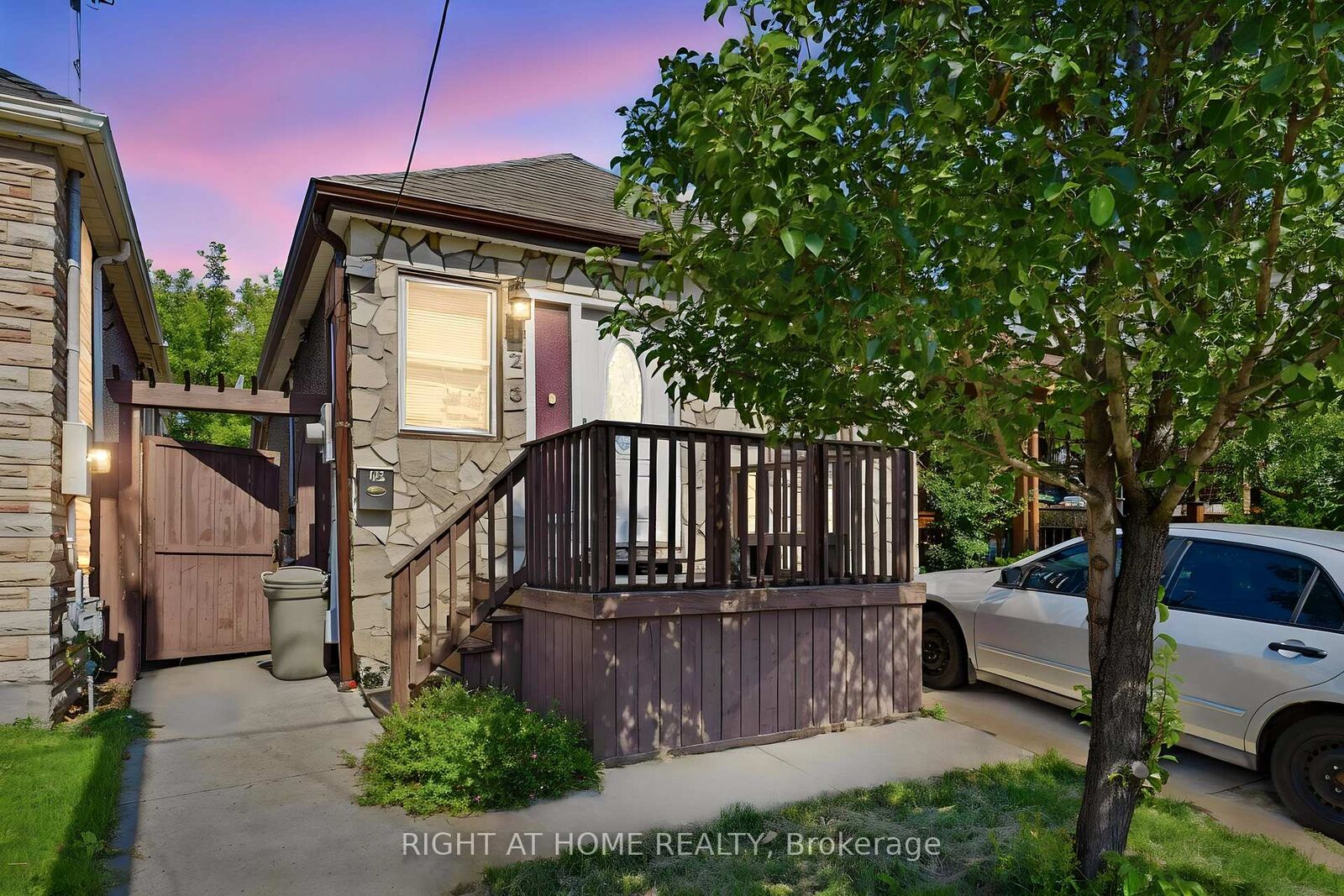 Property Photo: 123 Crosthwaite Avenue N ON L8H 4V4