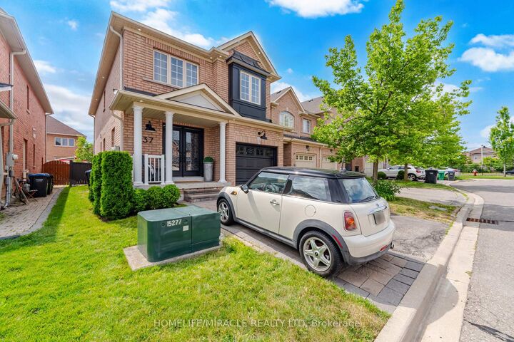 Property Photo:  37 Lacebark Court  ON L6R 3M7 