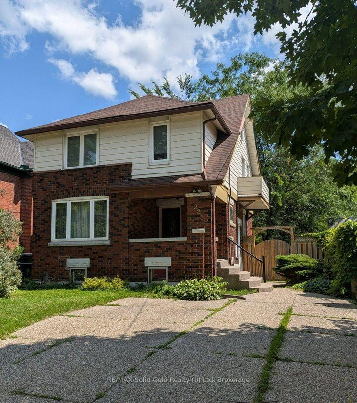 223 Wellington Street N — photo 1