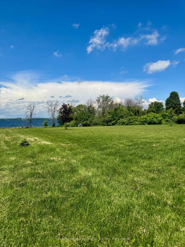 Property Photo: 33 Prinyers Cove Crescent ON K0K 2T0