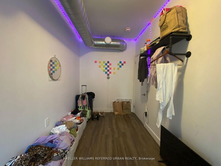 Photo de la propriété: 344 Bartlett Avenue N Room 3 ON M6H 3G7