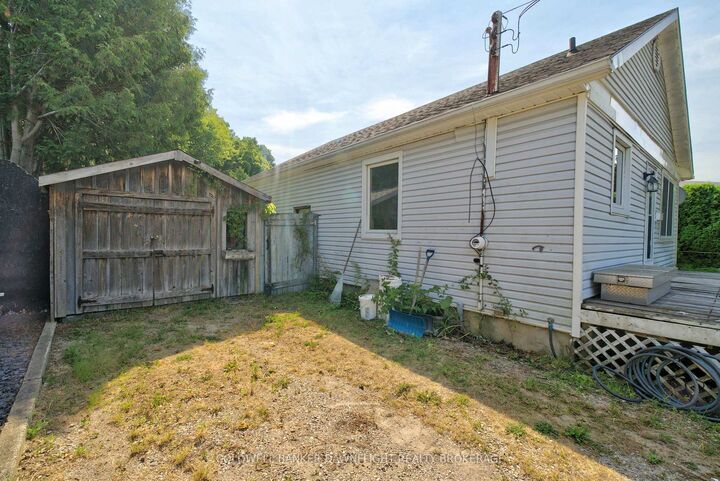 Property Photo:  254 Marlborough Street  ON N0M 1S2 