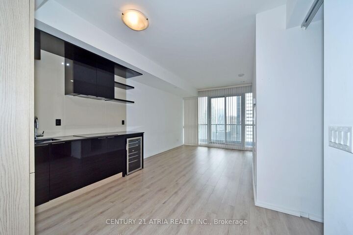 Property Photo: 70 Temperance Street 5109 ON M5H 4E8