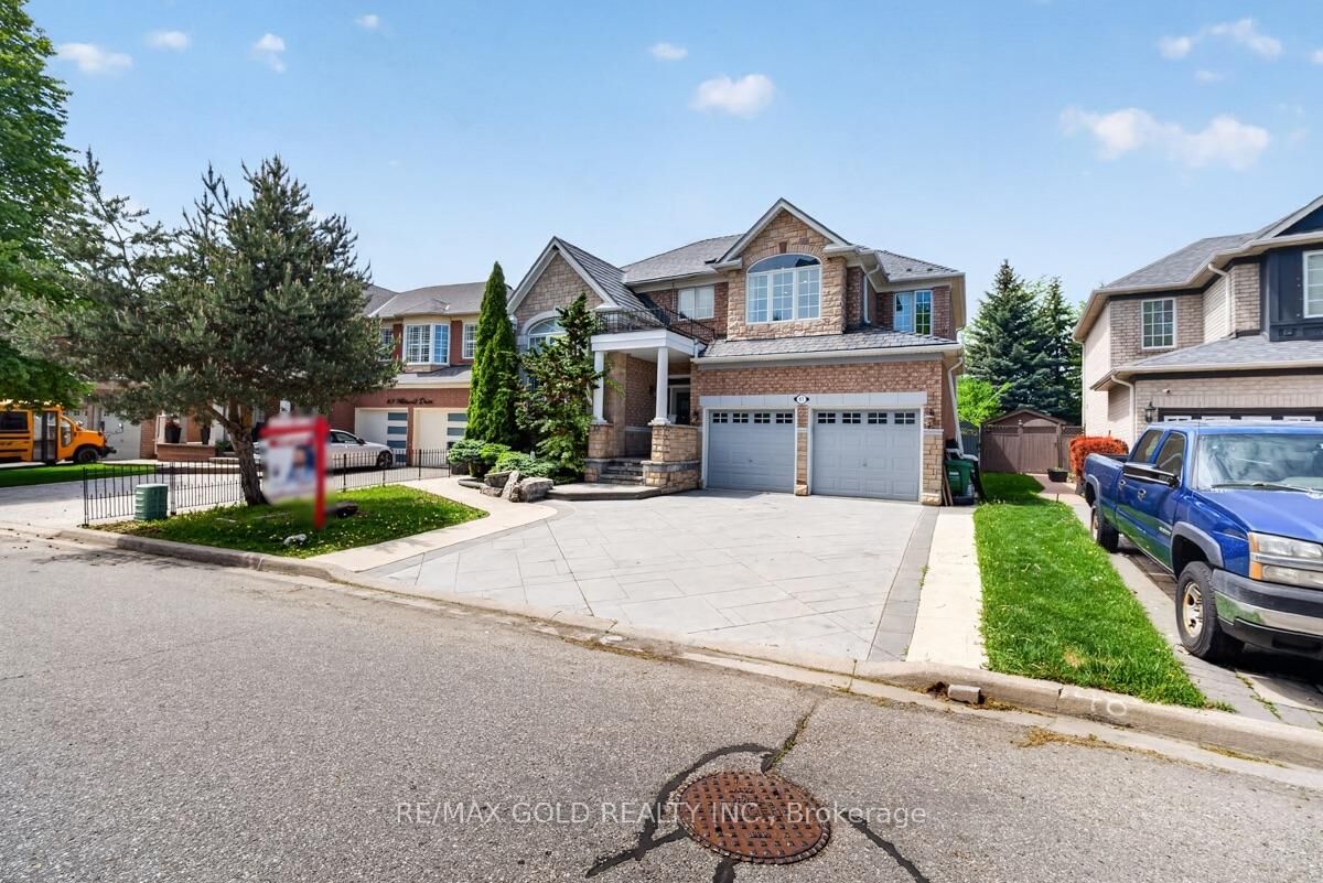 Property Photo: 61 Whitwell Drive ON L6P 1E5