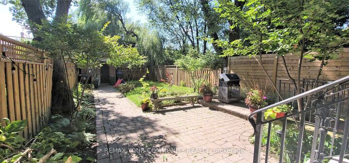 Property Photo:  260 Rusholme Road Basement  ON M6H 2Y8 