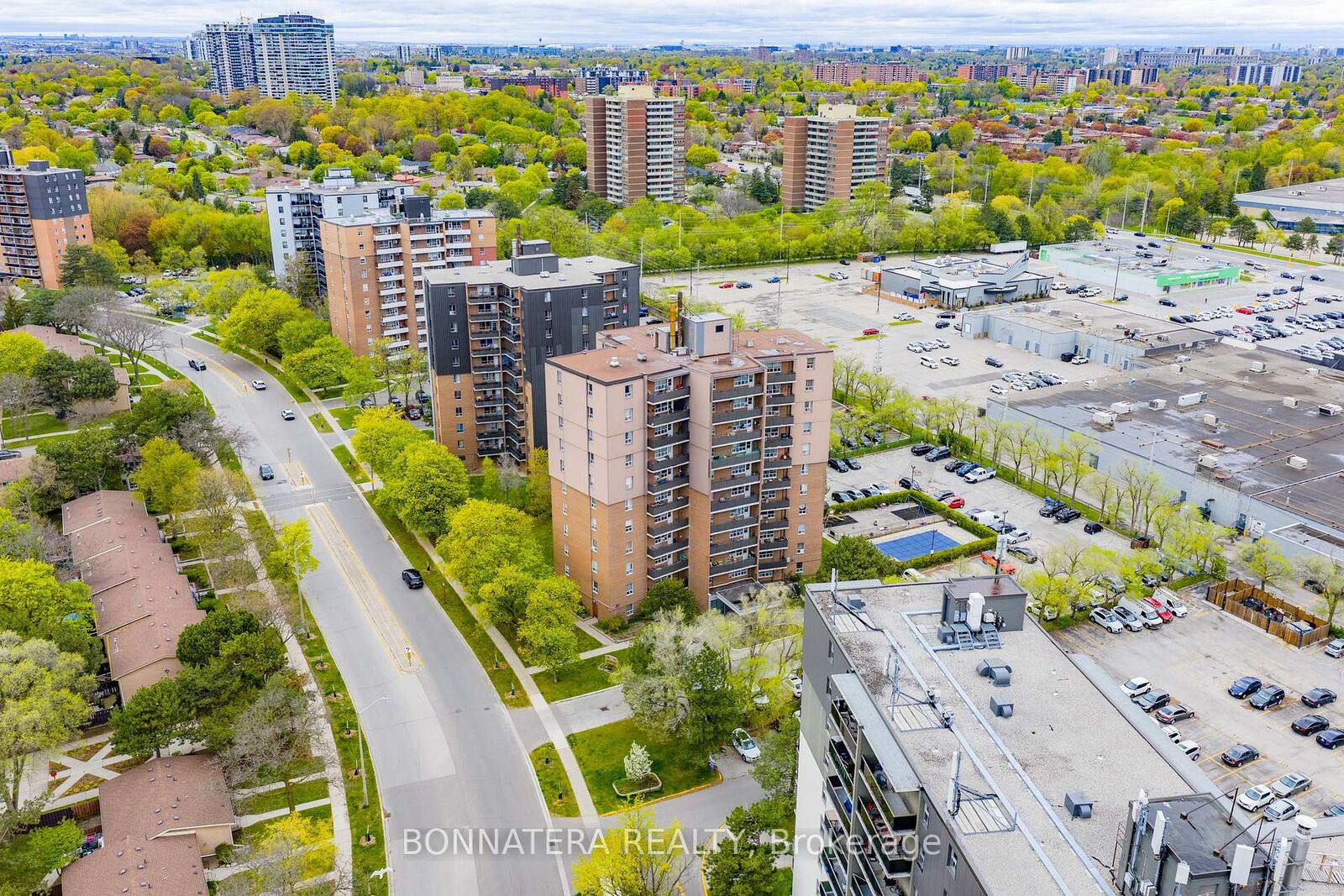 Property Photo: 3065 Queen Frederica Drive 905 ON L4Y 3A3