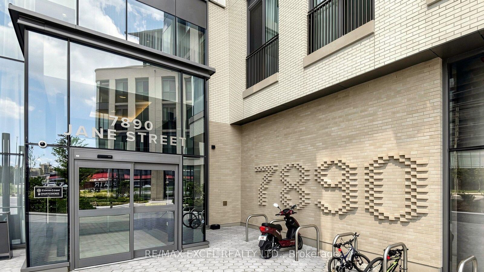 Property Photo:  7890 Jane Street 1710  ON L4K 0K9 