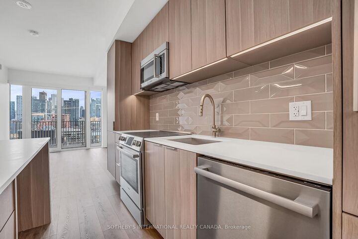 Property Photo: 88 Bathurst Street 1107 ON M5V 0W8