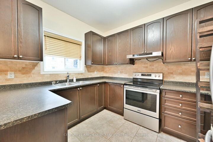 Property Photo:  10 Lundigan Drive  ON L4P 0C3 
