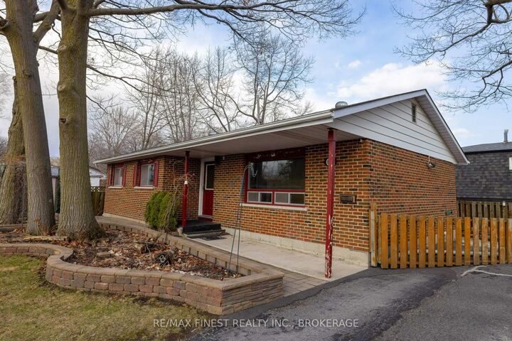 Property Photo: 628 Stanford Street ON K7M 6A1