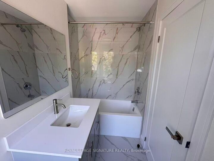Property Photo:  53 Bishop Avenue 3  ON M2M 1Z4 