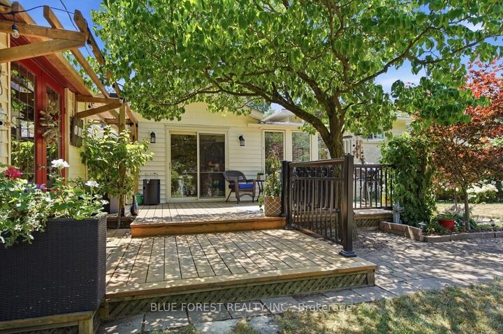 Property Photo:  708 Headley Drive  ON N6H 3V6 