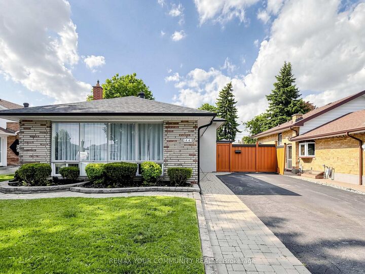 Property Photo:  44 Lewiston Road  ON M1P 1X9 