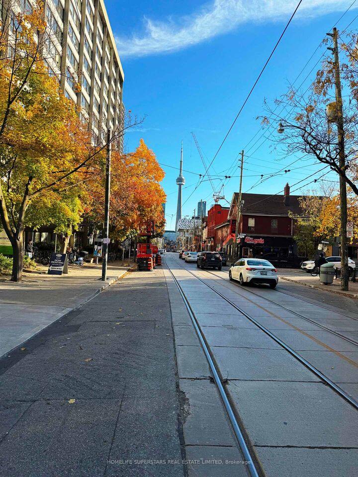 Property Photo:  195 McCaul Street 1212  ON M5T 0E5 