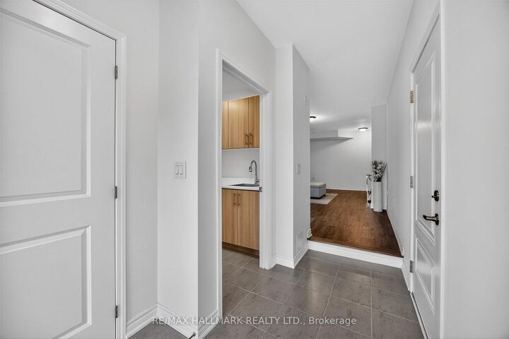 Property Photo:  2 Wyn Wood Lane  ON L3V 8P6 
