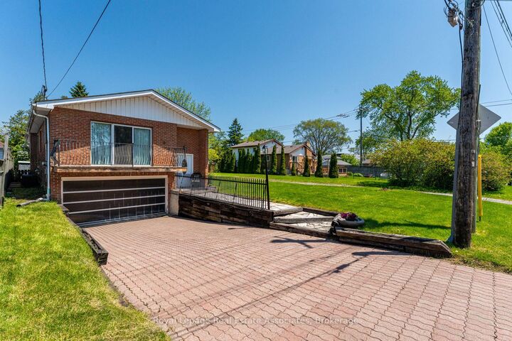 1069 Alexandra Avenue — photo 1