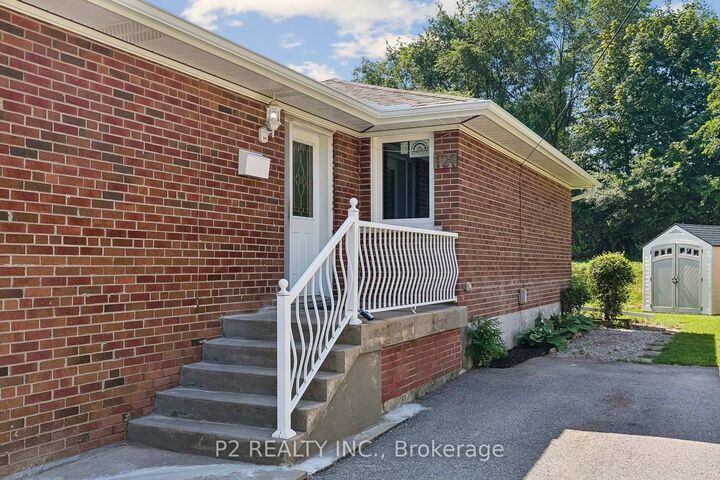 Property Photo: 121 Confederation Drive ON M1G 1A4