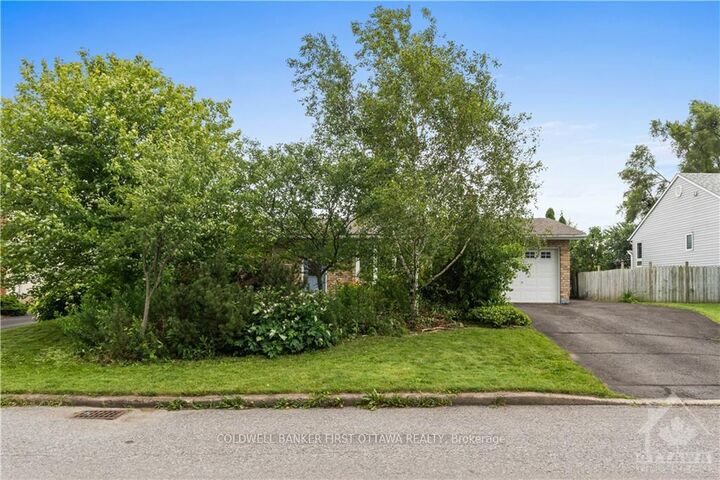 Property Photo:  12 Oakwood Avenue  ON K2E 6A5 