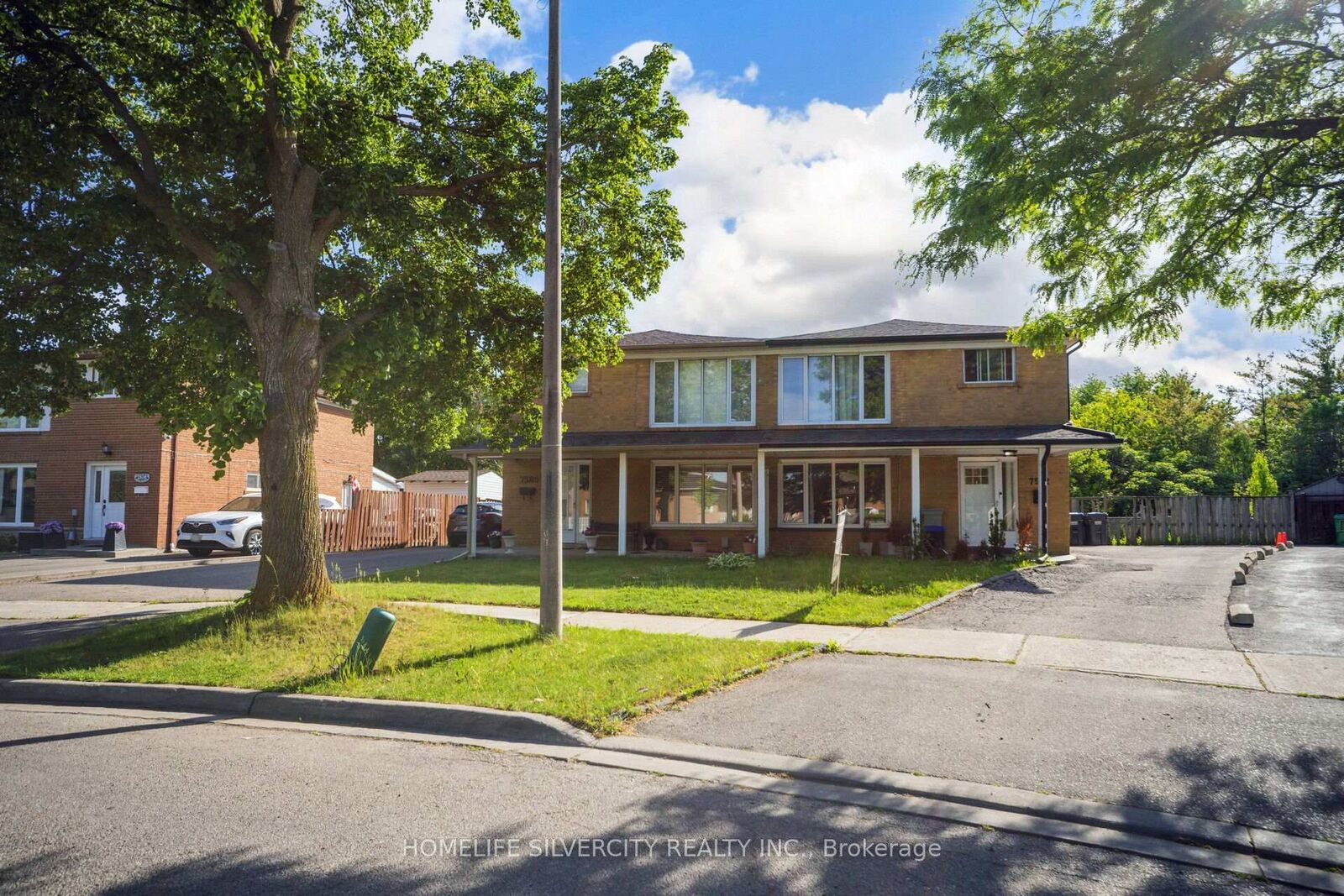Property Photo: 7582 Discus Crescent ON L4T 2V3