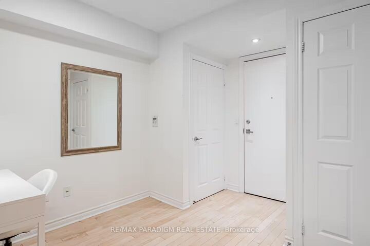 Property Photo:  250 Wellington Street W 228  ON M5V 3P6 