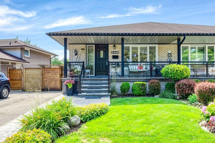 Property Photo:  2408 Padstow Crescent  ON L5J 2G4 