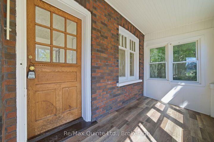 Property Photo: 8 Dunbar Street ON K8P 3R5