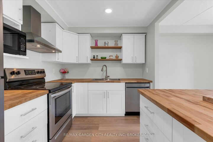 Property Photo: 41 Rykert Street 116 ON L2S 3A4