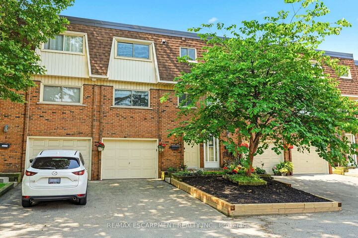 Property Photo:  125 Bonaventure Drive 2  ON L9C 5Y9 