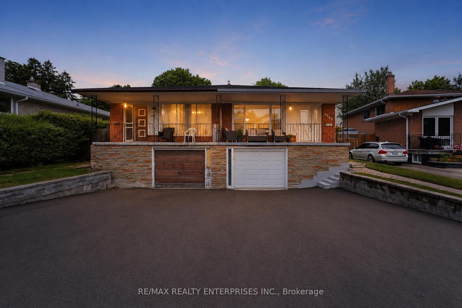 Property Photo:  2589 Lundigan Drive  ON L5J 3W2 