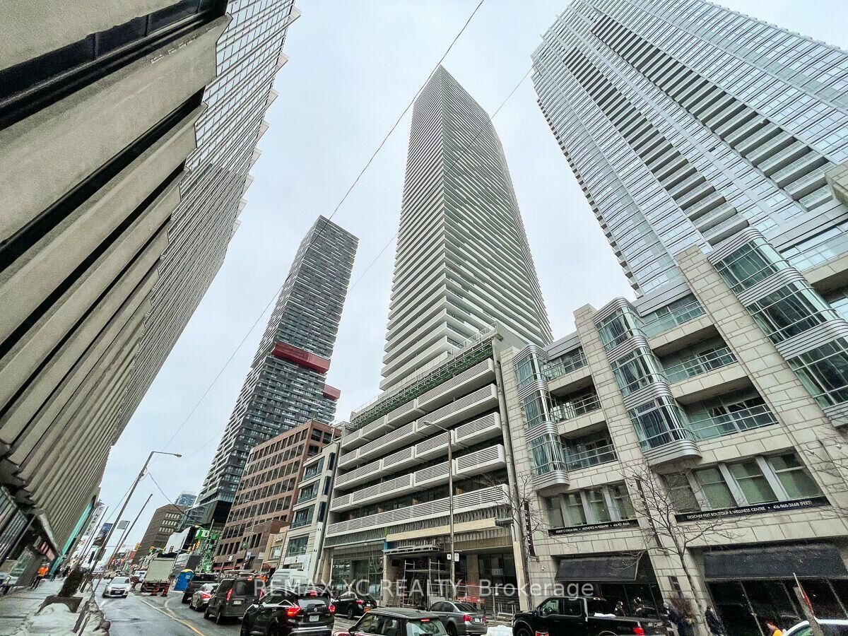 Property Photo:  2221 Yonge Street #1201  ON M4S 0B8 