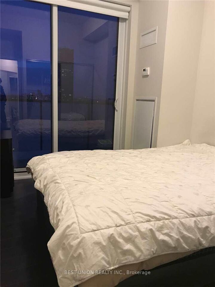 Property Photo:  65 St Mary Street E 3805  ON M5S 0A6 