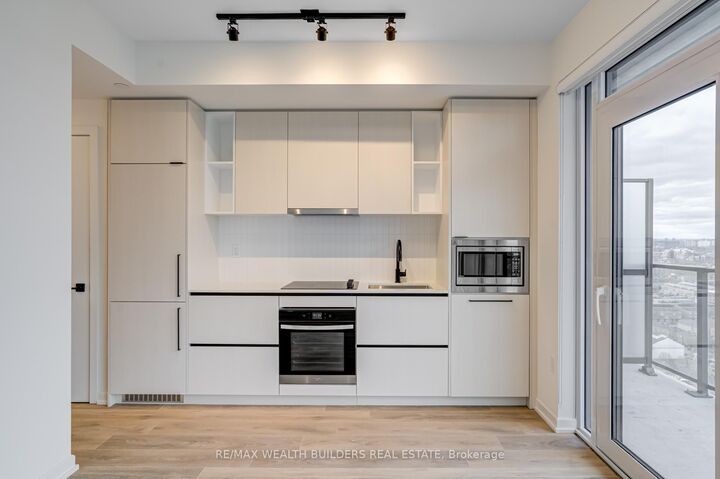 Property Photo: 1285 Dupont Street 2407 ON M6H 0E3