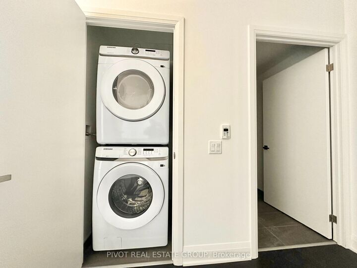 Property Photo: 2 Erskine Road 3809 ON L5B 0S1