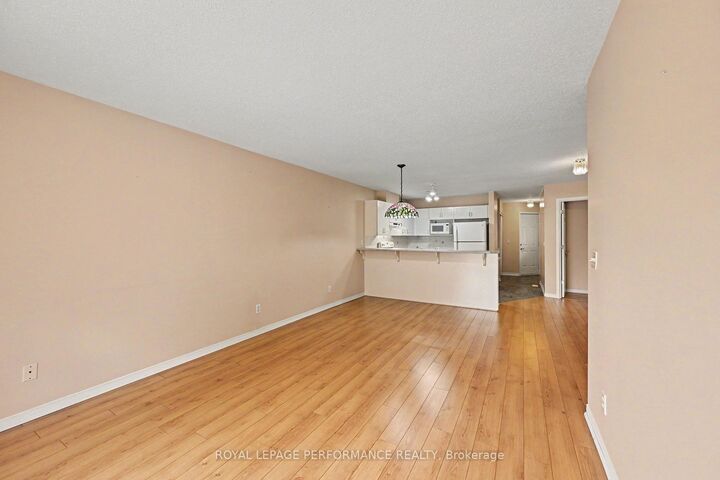 Property Photo: 18 Daphne Crescent ON K2S 1Y1