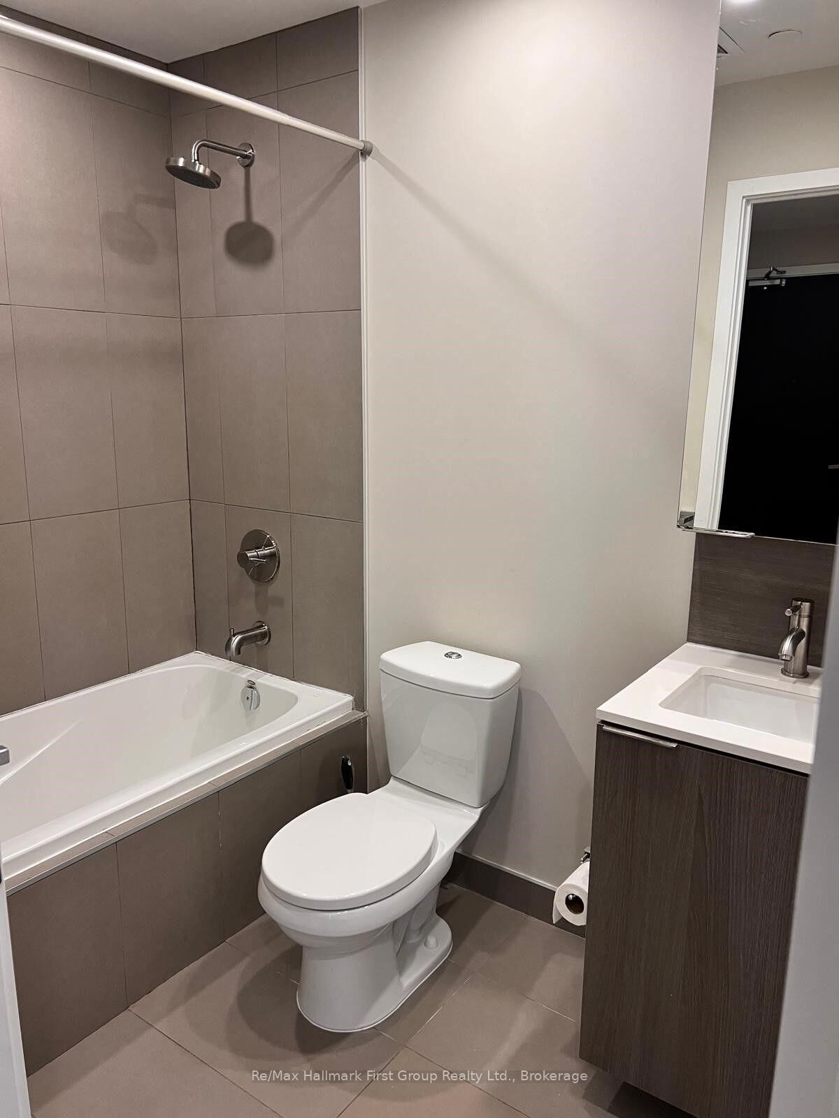Property Photo:  170 Sumach Street 2005  ON M5A 3K2 