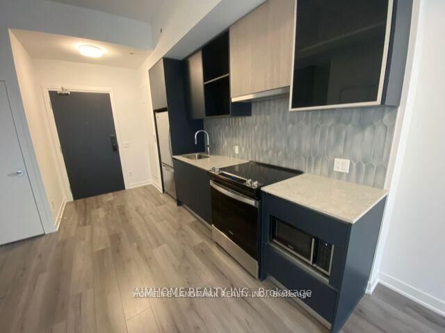 Property Photo:  405 Dundas Street W 520  ON L6M 5P9 