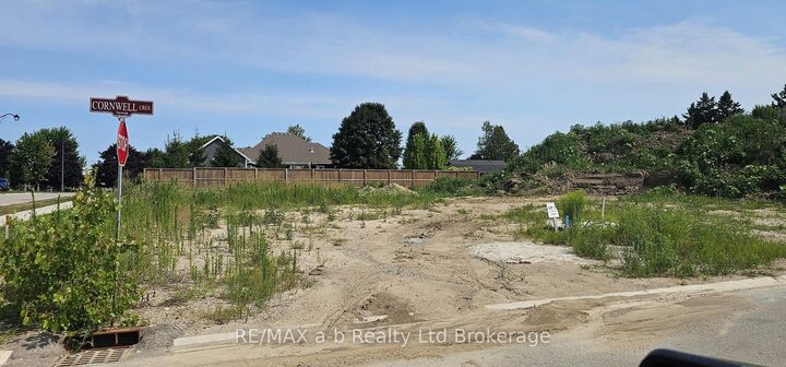 4 Cornwell Crescent — photo 1
