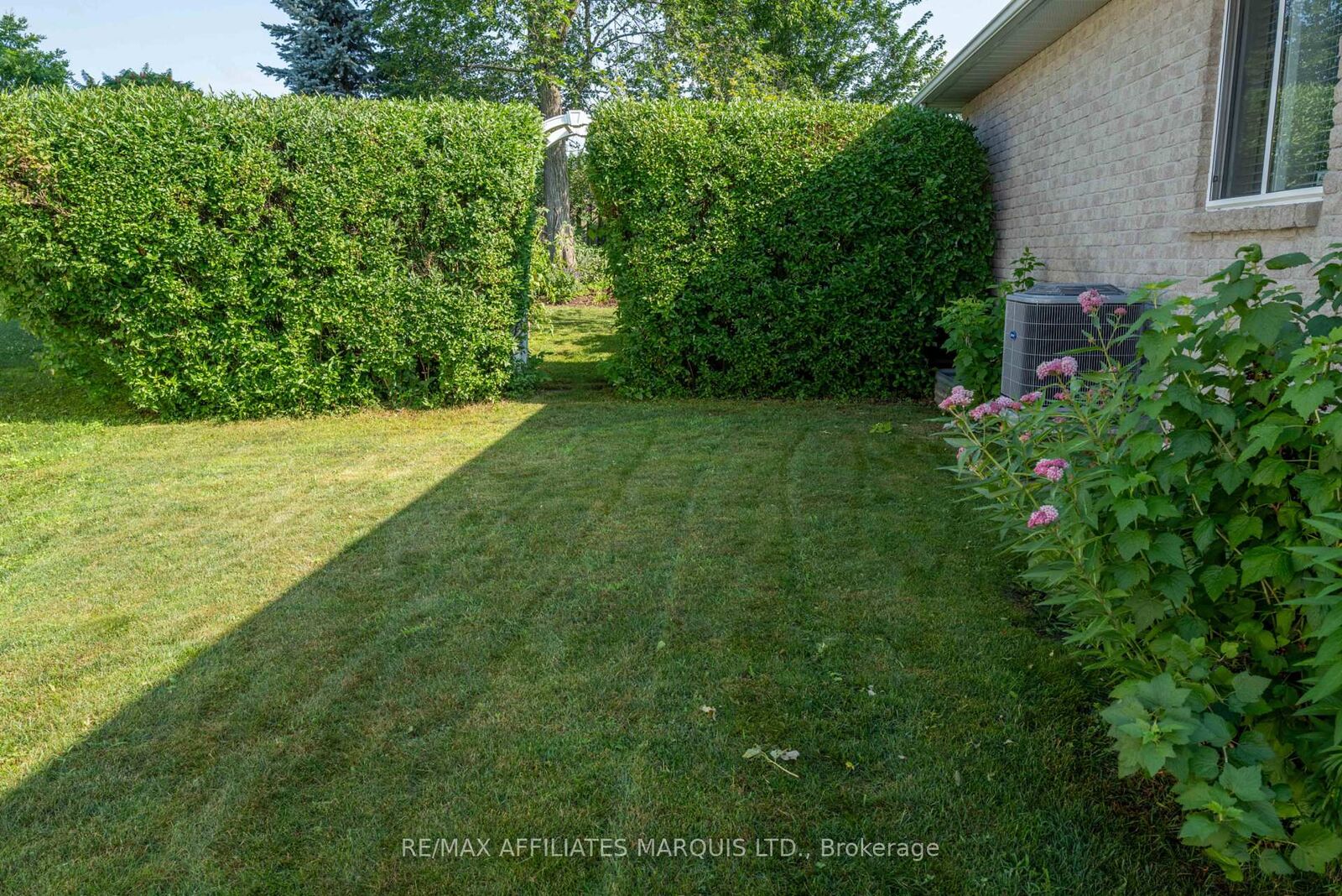 Property Photo: 1274 Daprat Avenue ON K6H 6N9