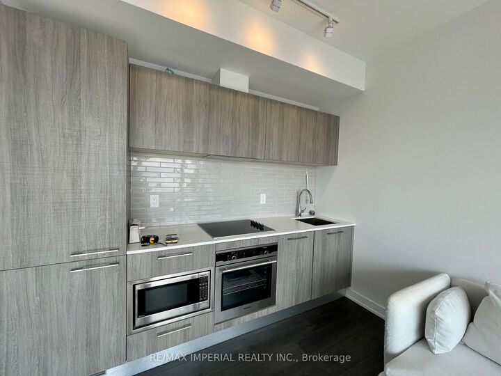 Property Photo: 3 Gloucester Street 4706 ON M4Y 0C6