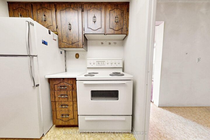 Property Photo:  1535 Lakeshore Road E Ph01  ON L5E 3E2 
